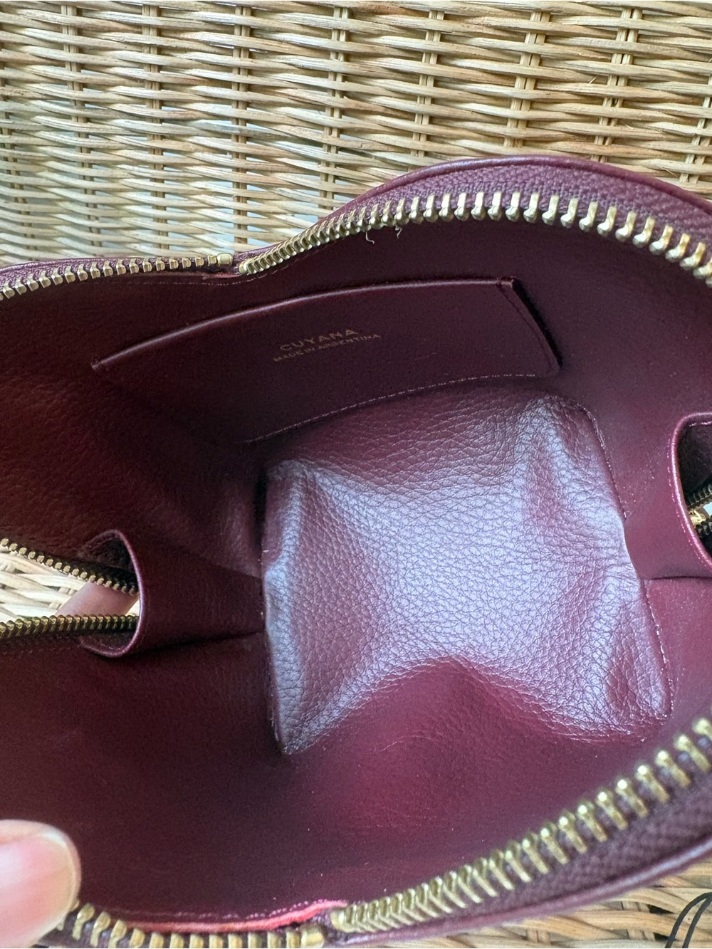 Cuyana Pebbled Leather Heart Pouch in Burgundy with Gold Hardware. New - Picture 5 of 6